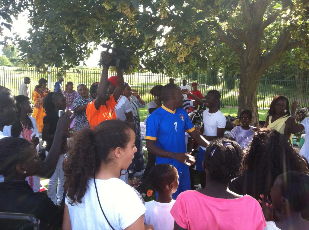 Pique-nique géante à Aulnay Sous Bois avec Animateur en chant (France)